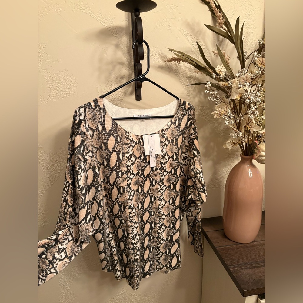 Chic Snake Print Long Sleeve Top